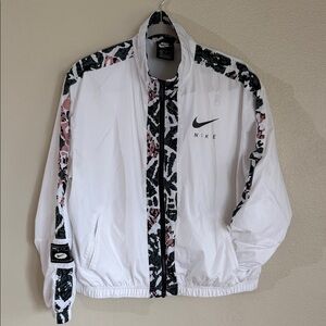 🤍Nike White Windbreaker Jacket w/Black & Pink pattern detail